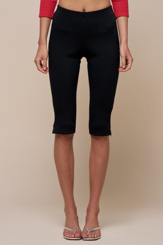 Black zip Capri