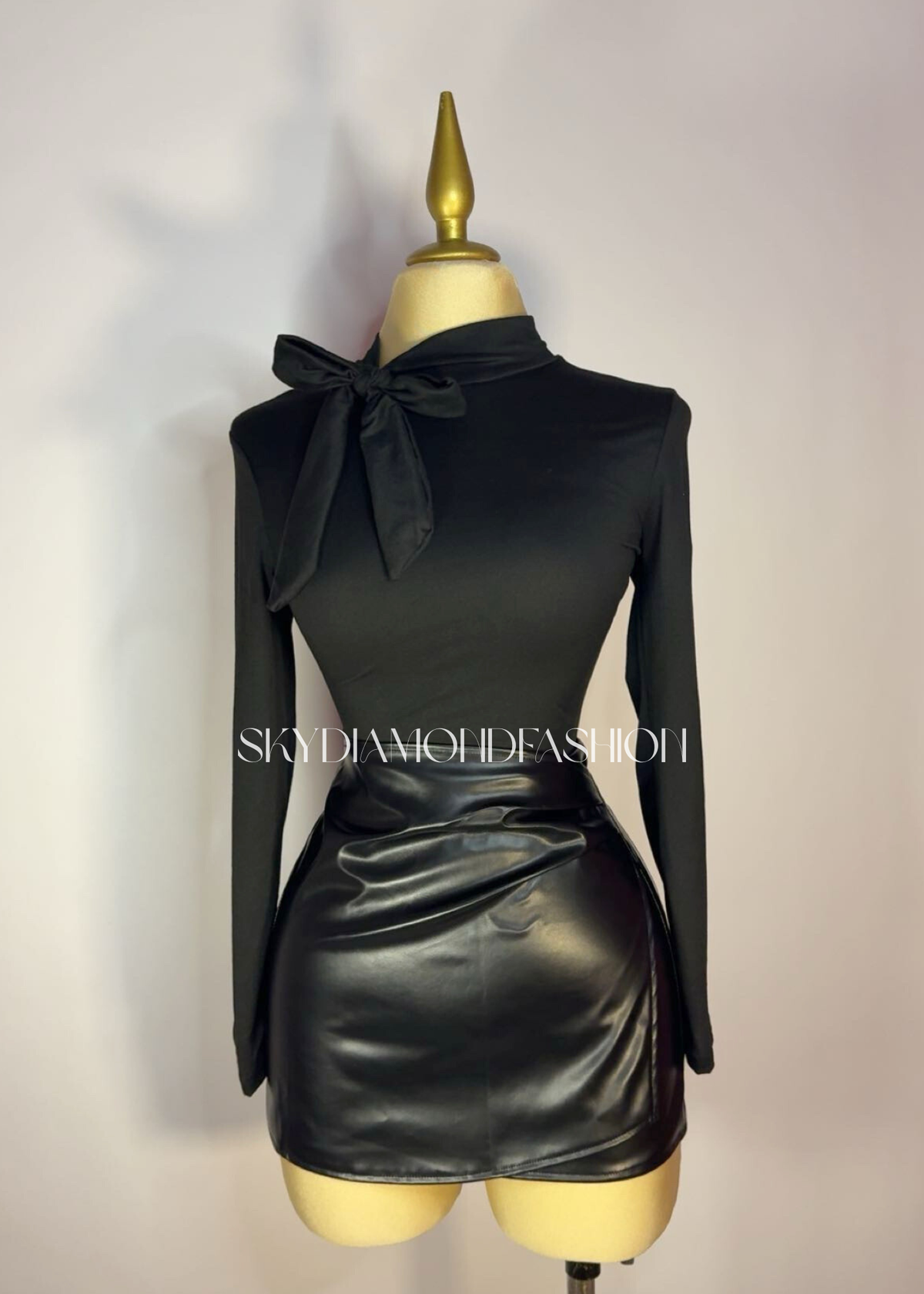 Black bow long sleeve top
