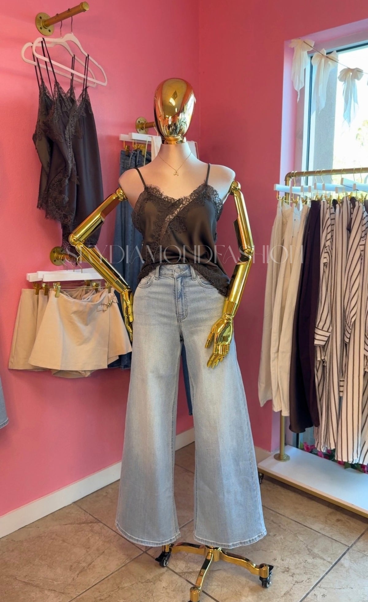 Light wash wide leg Jean (restock)