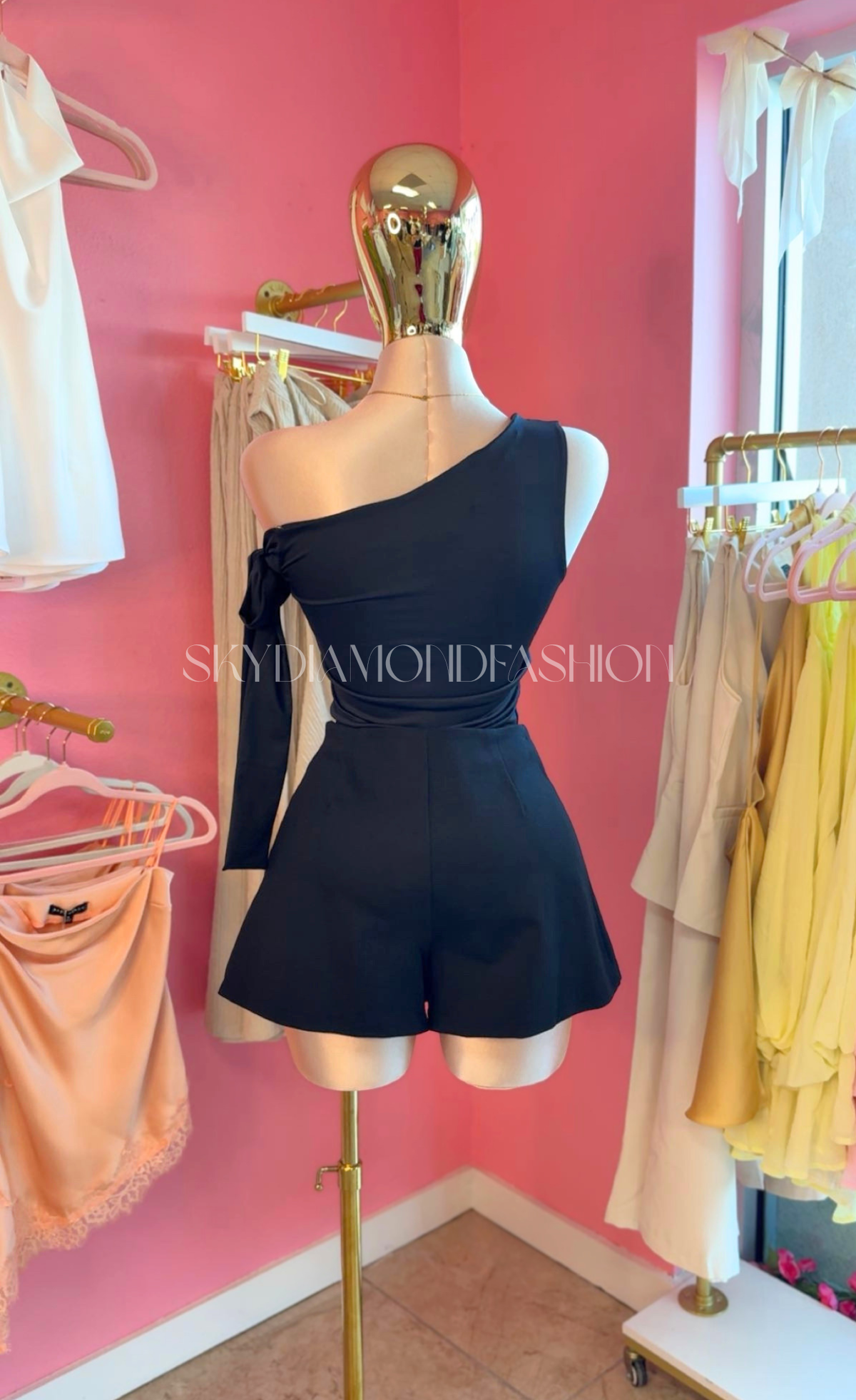 Black bow side