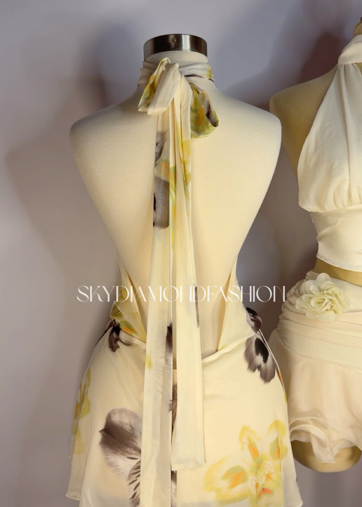 Floral light yellow dress🌼